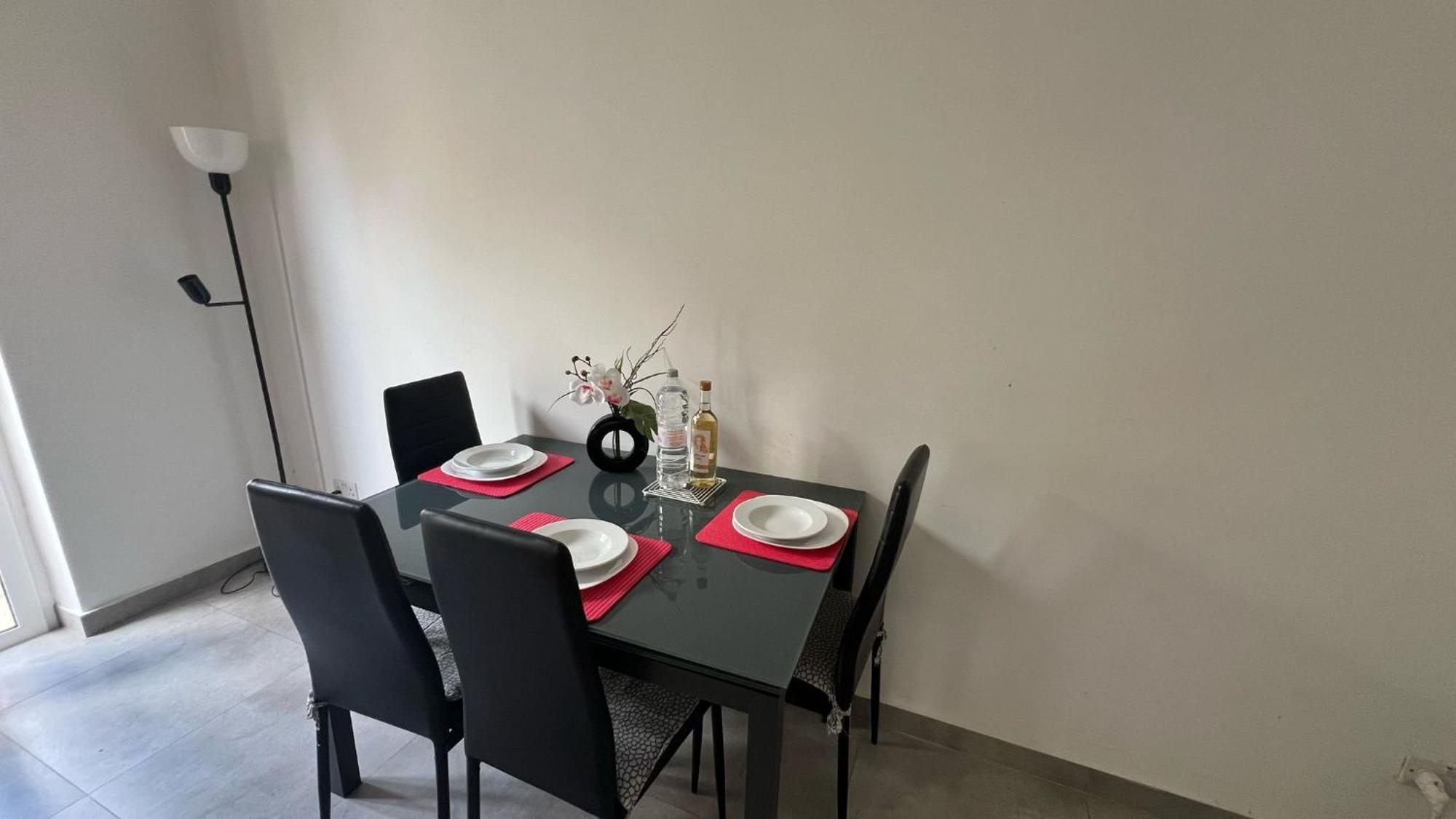 One Bedroom Tea Apartment Il-Gzira Exterior foto